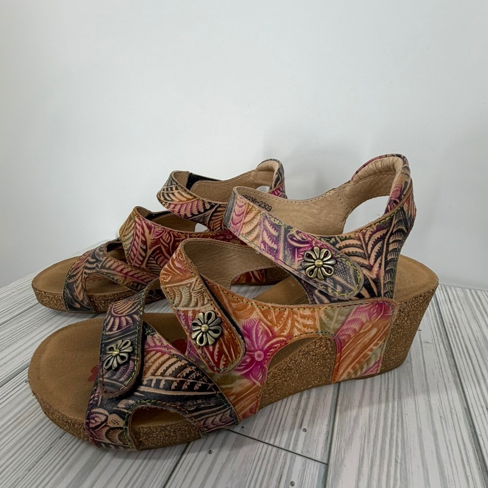 L'Artiste Bonvoyage Sandals Floral Embossed Leather Women's Size 39/8 US - Picture 7 of 10